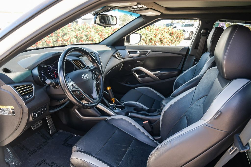 Thumbnail: 2016 Hyundai Veloster - 11