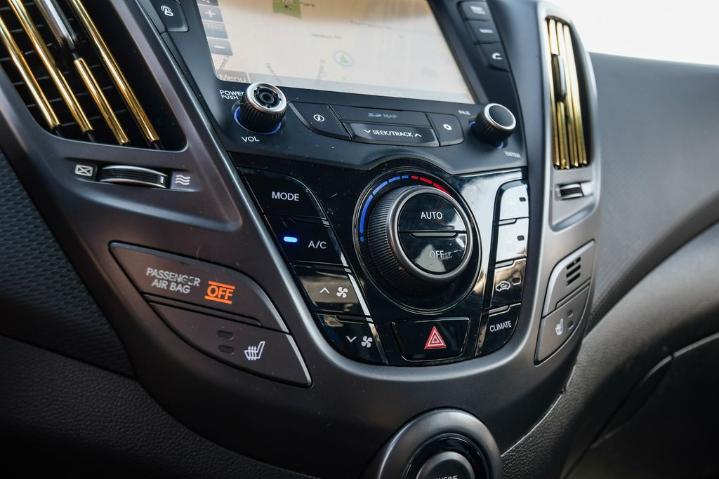 Thumbnail: 2016 Hyundai Veloster - 25