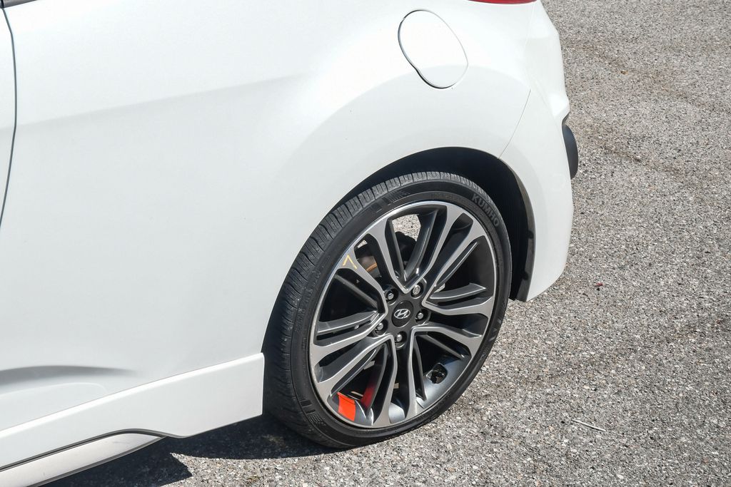 Thumbnail: 2016 Hyundai Veloster - 6