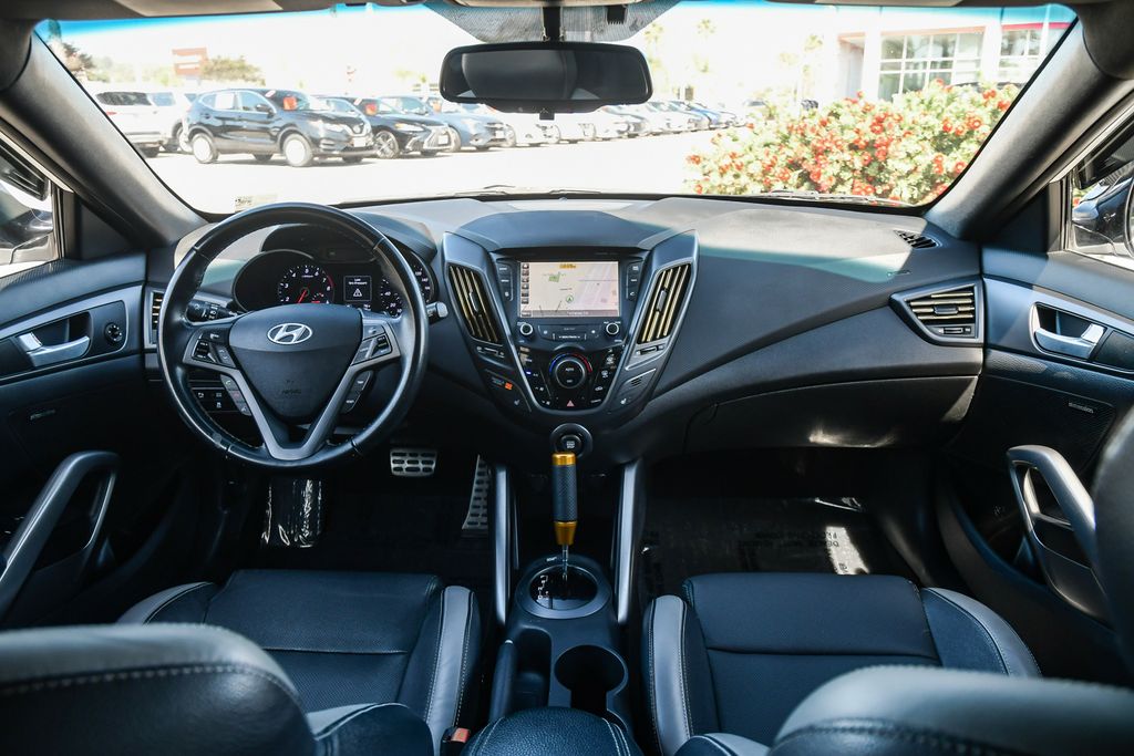 Thumbnail: 2016 Hyundai Veloster - 9