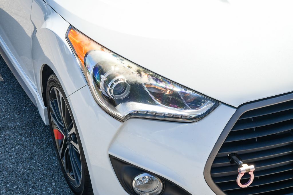 Thumbnail: 2016 Hyundai Veloster - 17