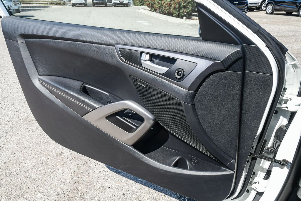 Thumbnail: 2016 Hyundai Veloster - 27