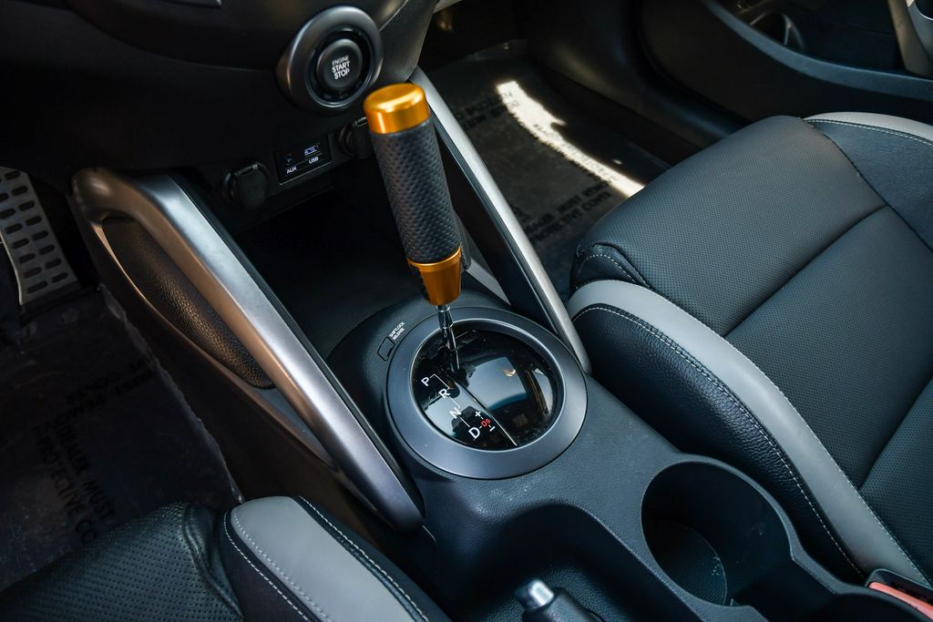 Thumbnail: 2016 Hyundai Veloster - 14