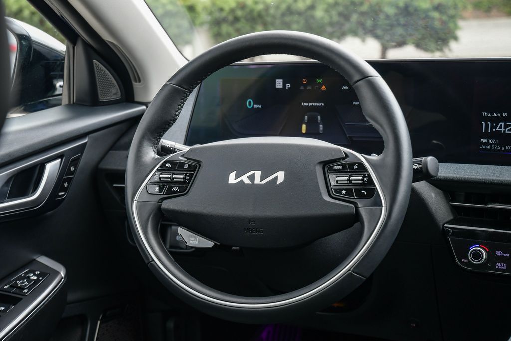 Thumbnail: 2023 Kia EV6 - 2