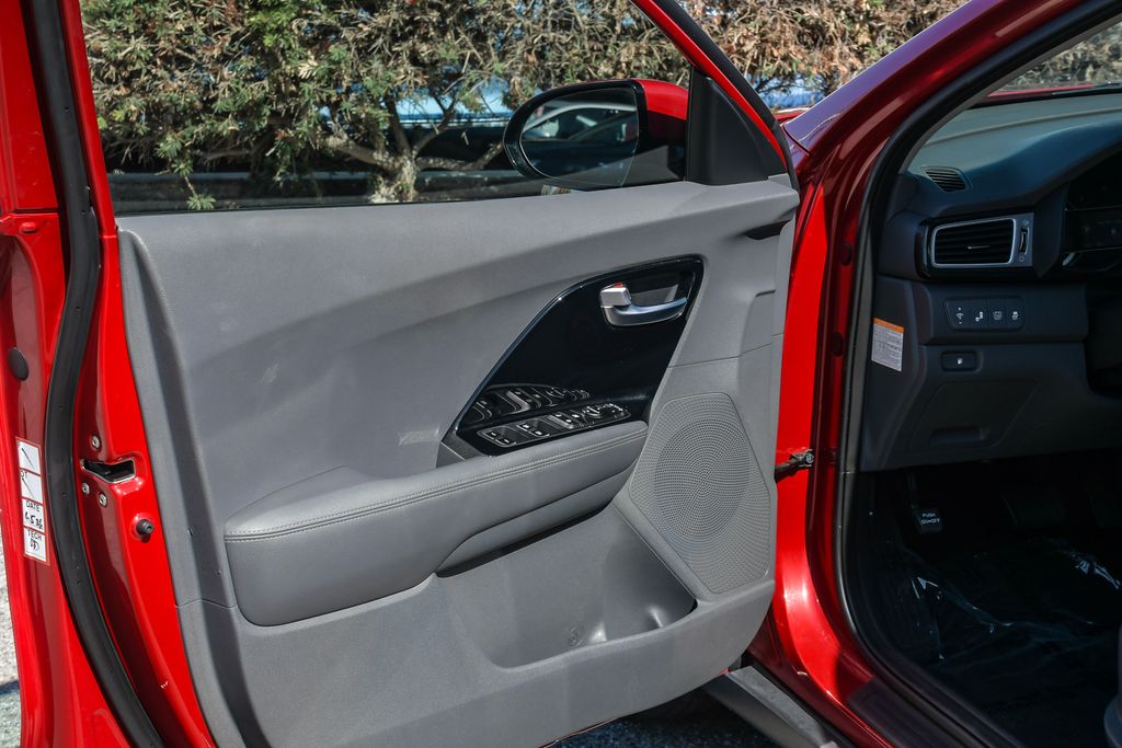 Thumbnail: 2019 Kia Niro - 26