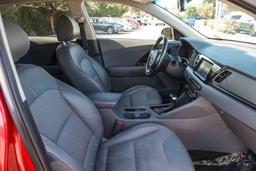 Thumbnail: 2019 Kia Niro - 10