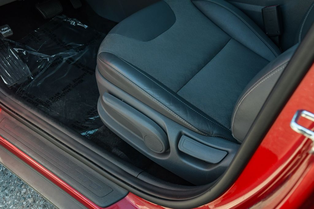 Thumbnail: 2019 Kia Niro - 25