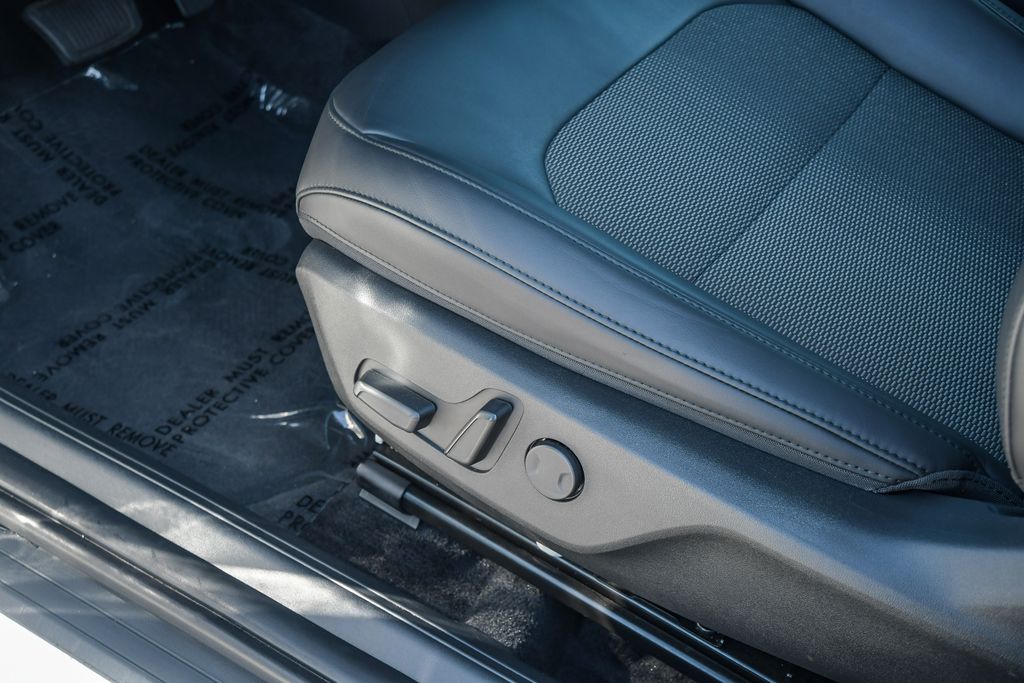 Thumbnail: 2024 Kia Niro - 27