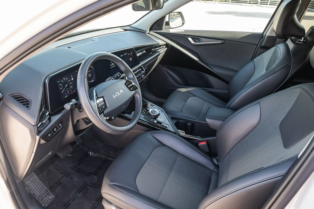 Thumbnail: 2024 Kia Niro - 11
