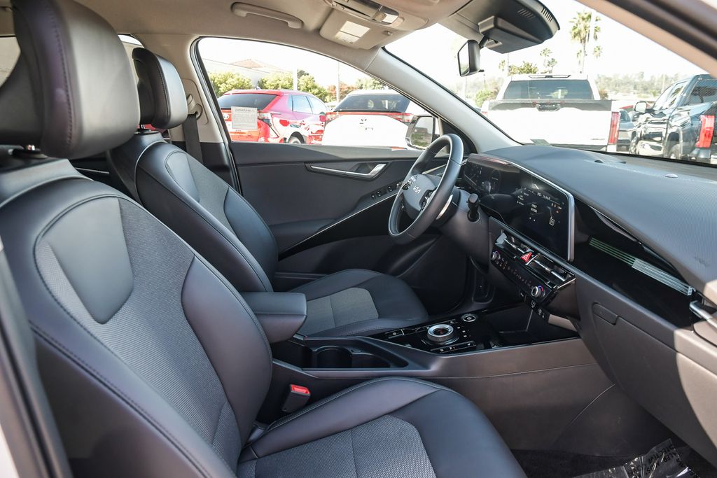Thumbnail: 2024 Kia Niro - 10