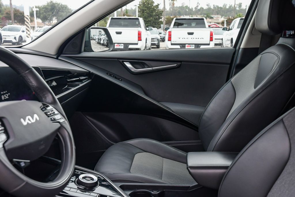 Thumbnail: 2023 Kia Niro - 23