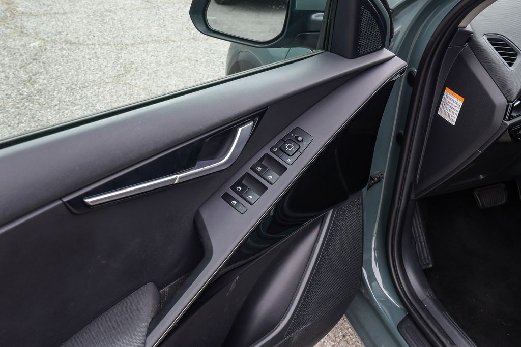Thumbnail: 2023 Kia Niro - 29