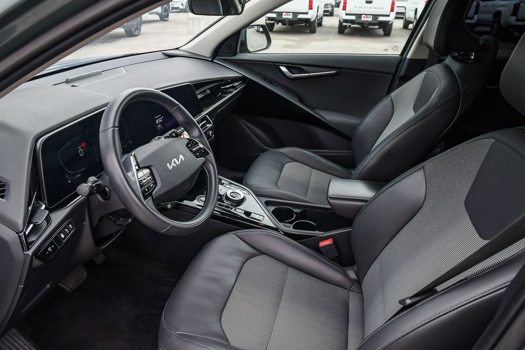 Thumbnail: 2023 Kia Niro - 11
