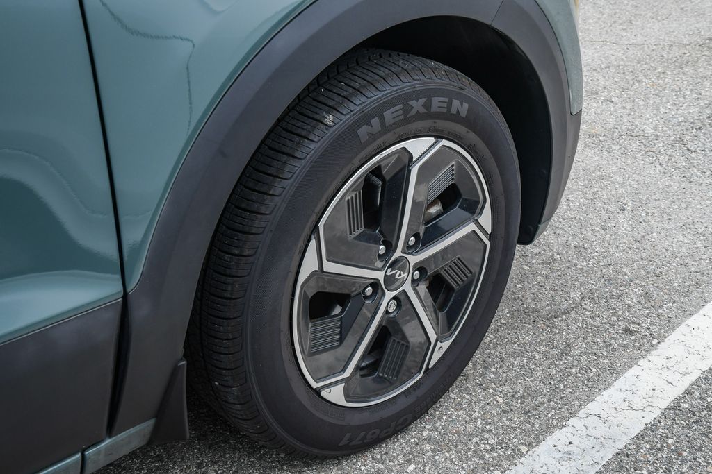 Thumbnail: 2023 Kia Niro - 30