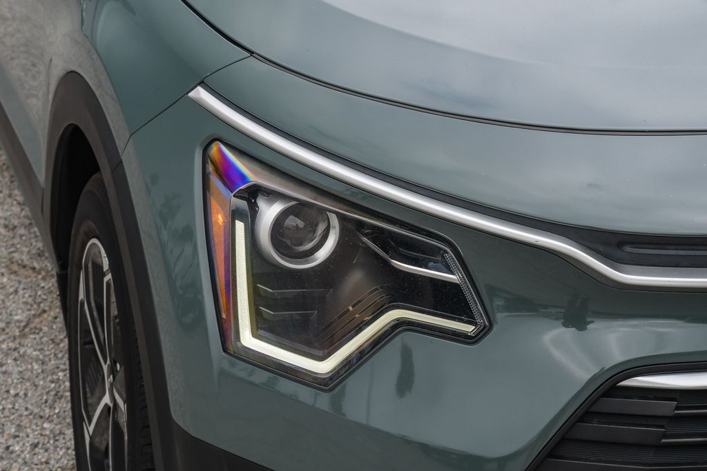 Thumbnail: 2023 Kia Niro - 18