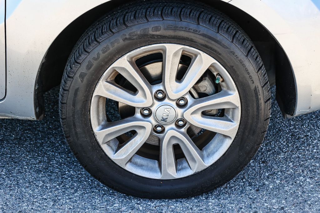 Thumbnail: 2012 Kia Soul - 18