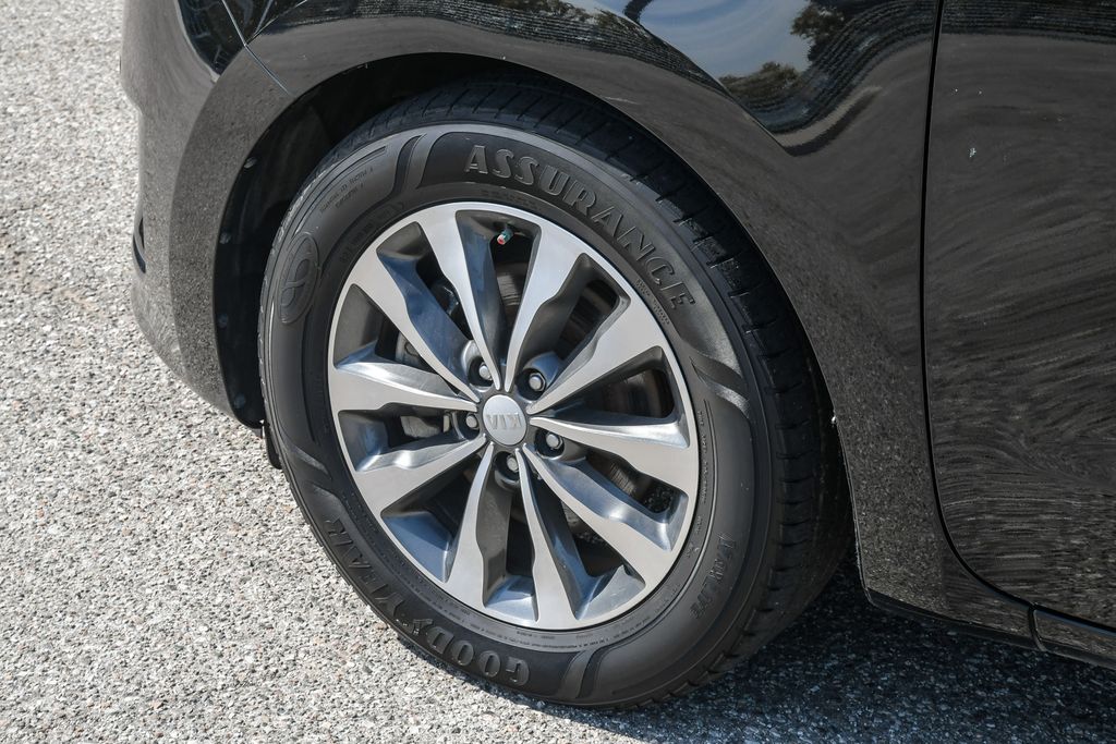 Thumbnail: 2018 Kia Sedona - 7