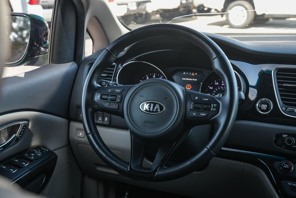 Thumbnail: 2018 Kia Sedona - 2