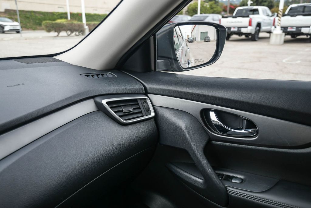 Thumbnail: 2016 Nissan Rogue - 25
