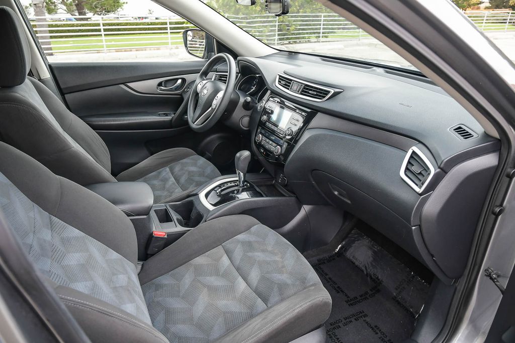 Thumbnail: 2016 Nissan Rogue - 10