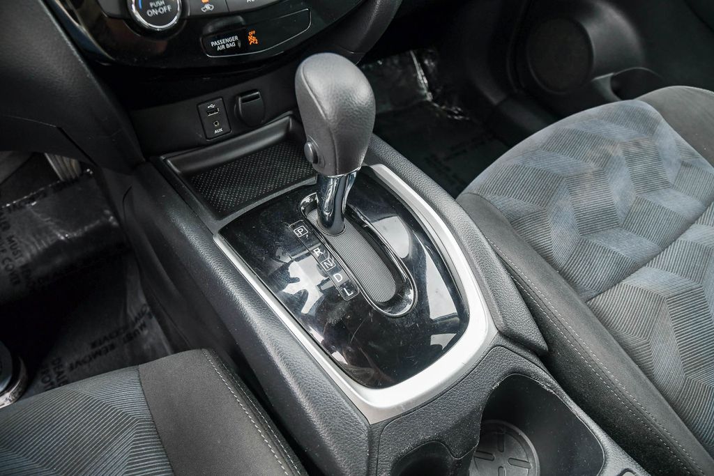 Thumbnail: 2016 Nissan Rogue - 14