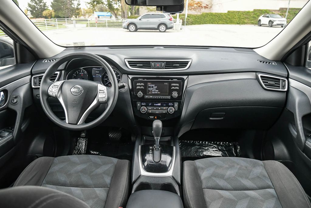 Thumbnail: 2016 Nissan Rogue - 9