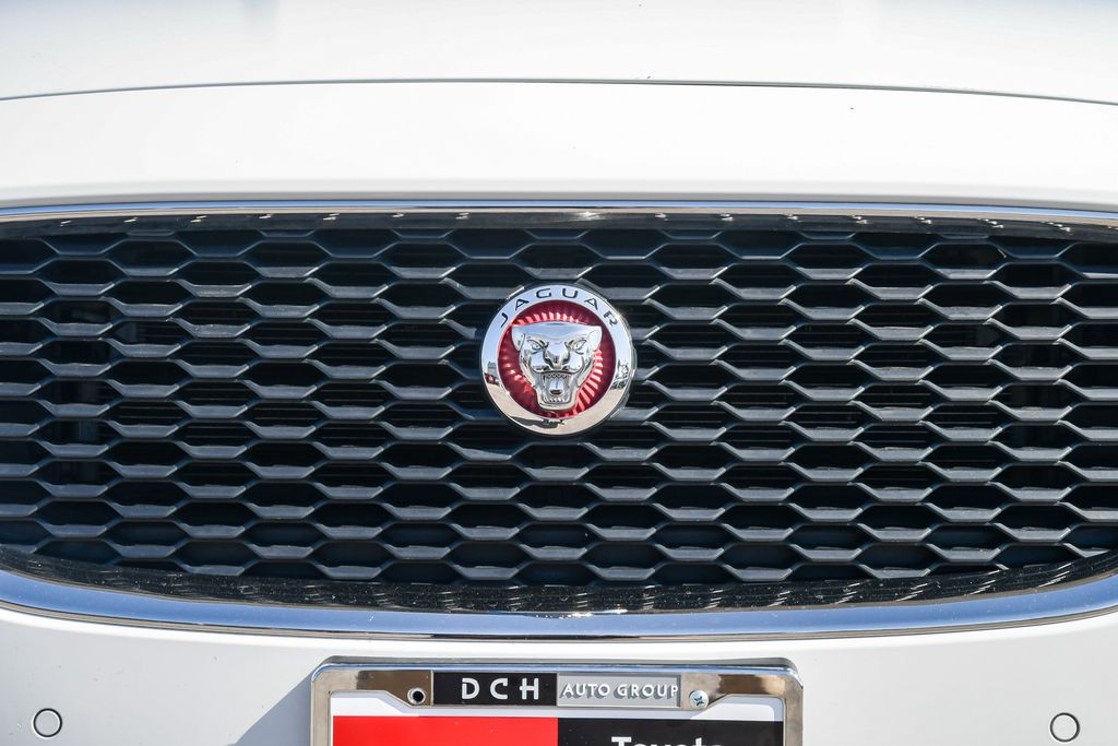 Thumbnail: 2020 Jaguar E-Pace - 6