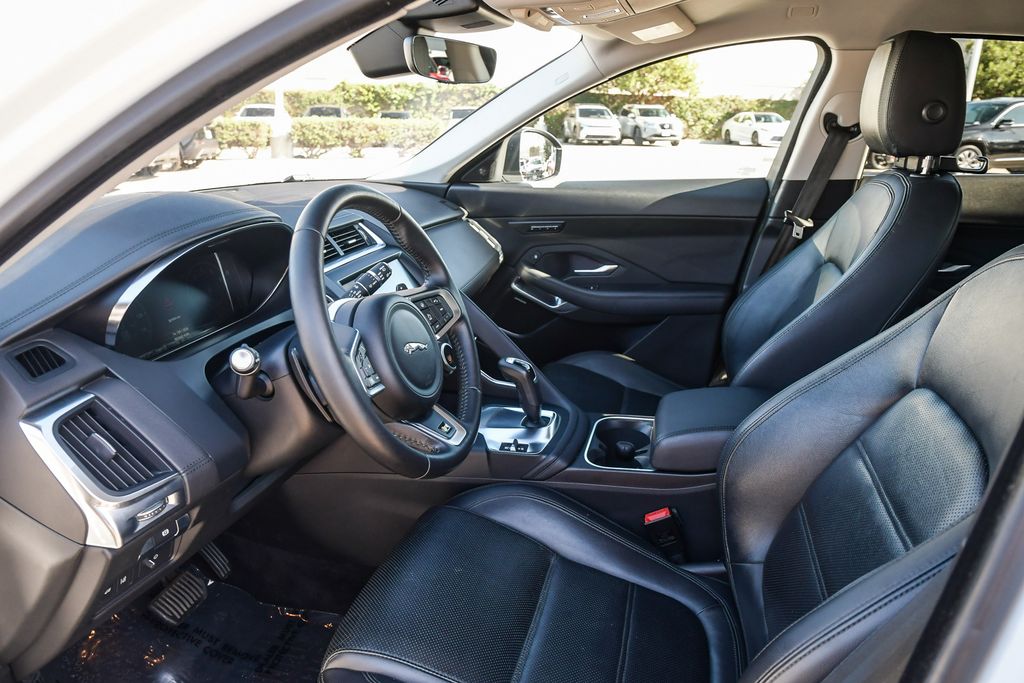 Thumbnail: 2020 Jaguar E-Pace - 11