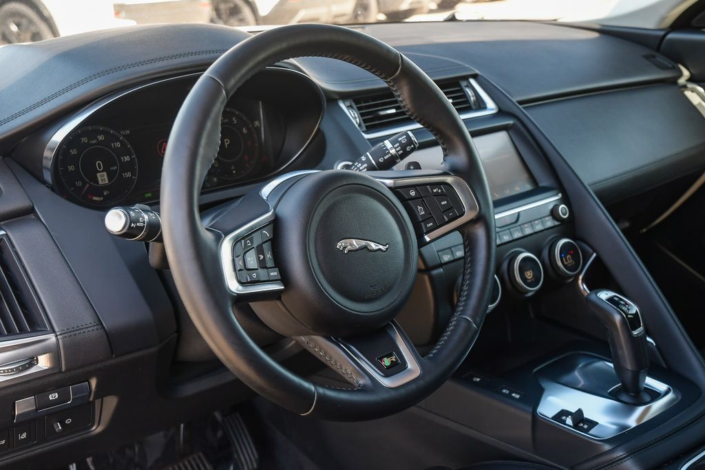 Thumbnail: 2020 Jaguar E-Pace - 13