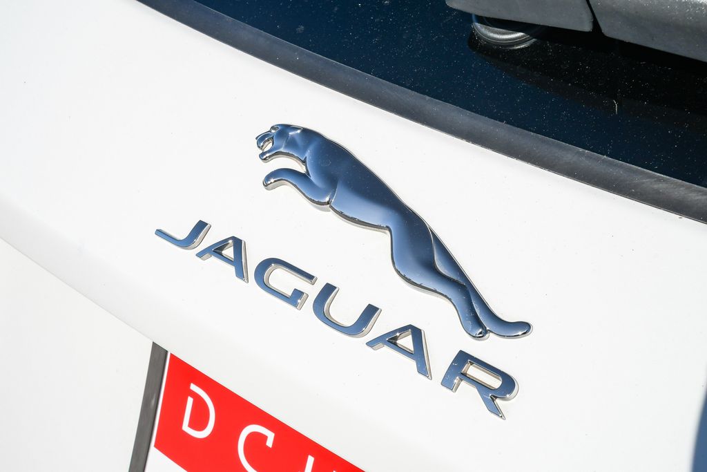 Thumbnail: 2020 Jaguar E-Pace - 35