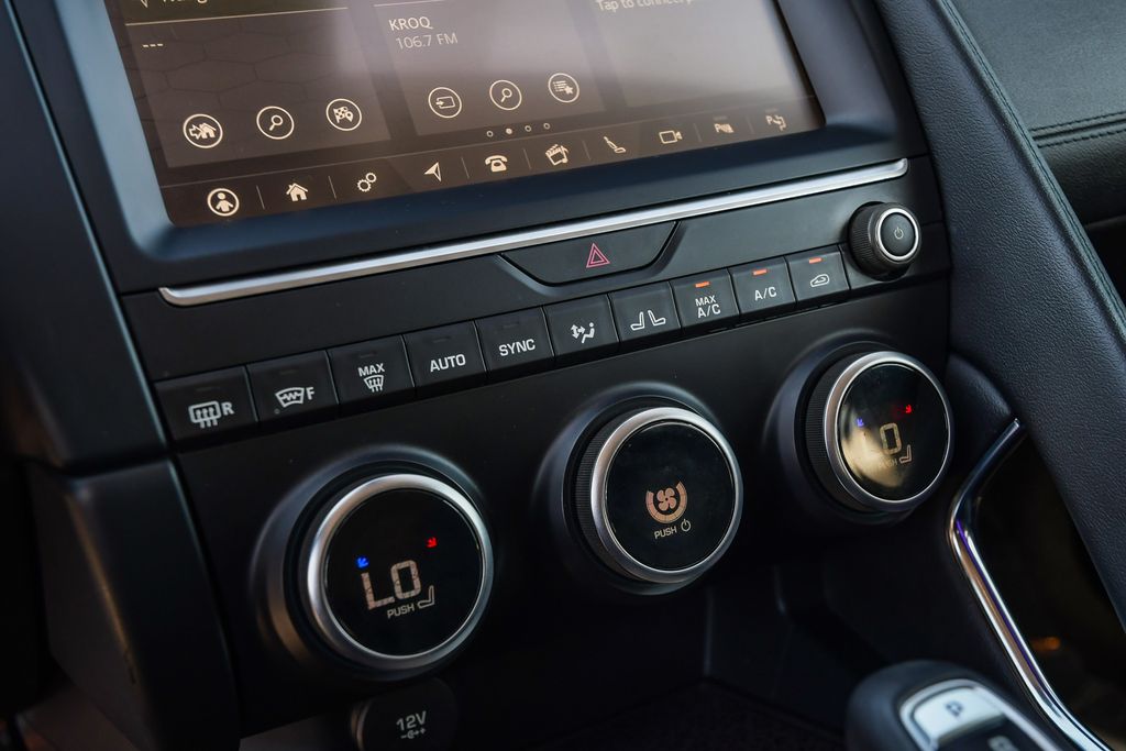 Thumbnail: 2020 Jaguar E-Pace - 30