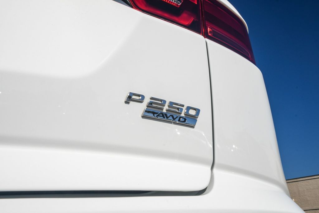 Thumbnail: 2020 Jaguar E-Pace - 37