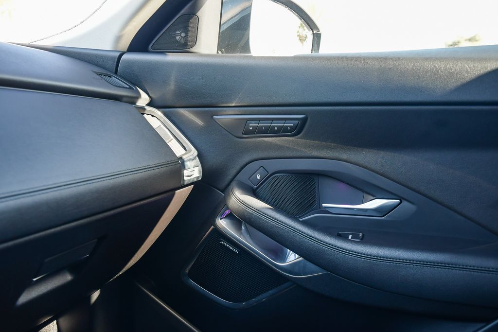 Thumbnail: 2020 Jaguar E-Pace - 32