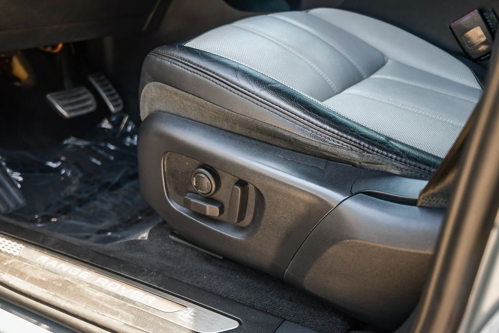 Thumbnail: 2020 Land Rover Range Rover Evoque - 28