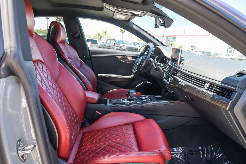Thumbnail: 2019 Audi S5 - 10