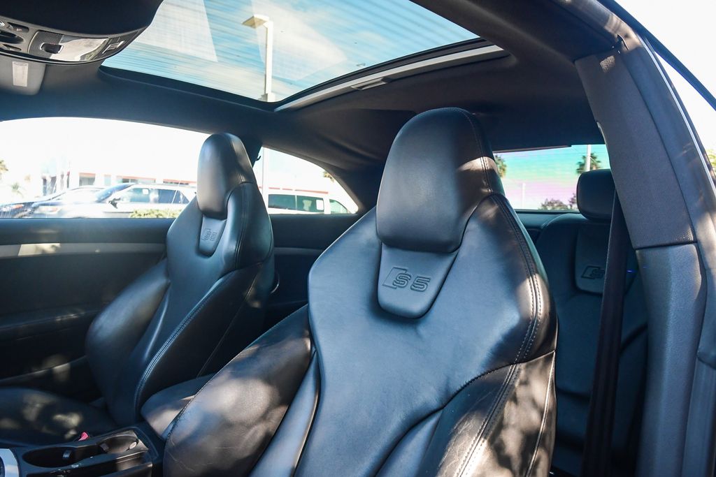 Thumbnail: 2012 Audi S5 - 11