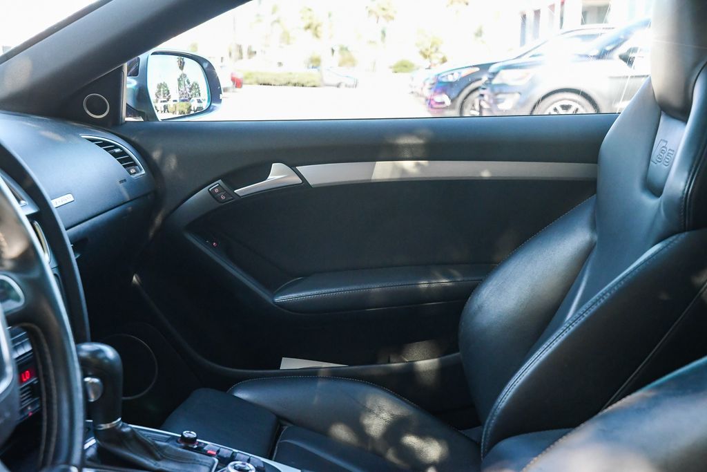 Thumbnail: 2012 Audi S5 - 24