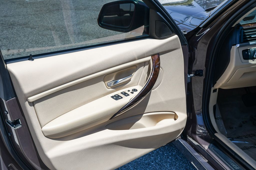 Thumbnail: 2014 BMW 3 Series - 26