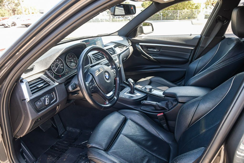 Thumbnail: 2018 BMW 3 Series - 11