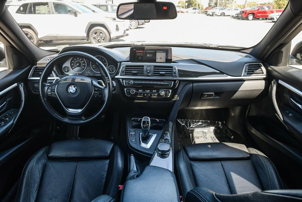 Thumbnail: 2018 BMW 3 Series - 9