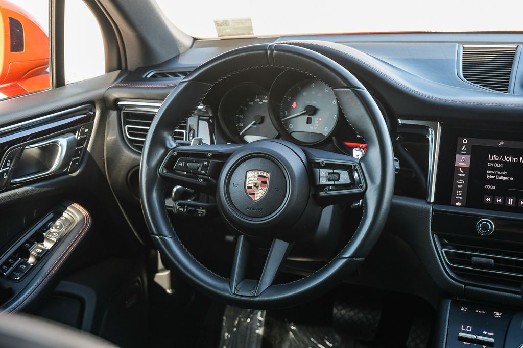 Thumbnail: 2024 Porsche Macan - 2