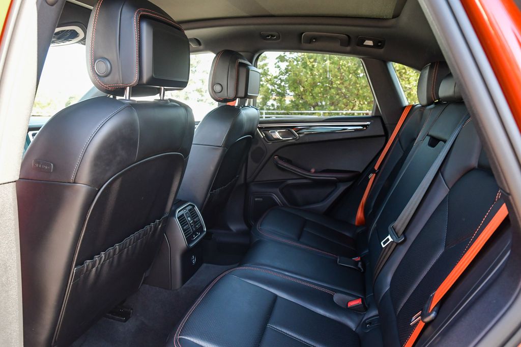 Thumbnail: 2024 Porsche Macan - 25