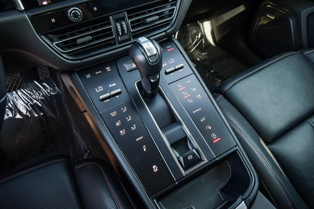 Thumbnail: 2024 Porsche Macan - 14