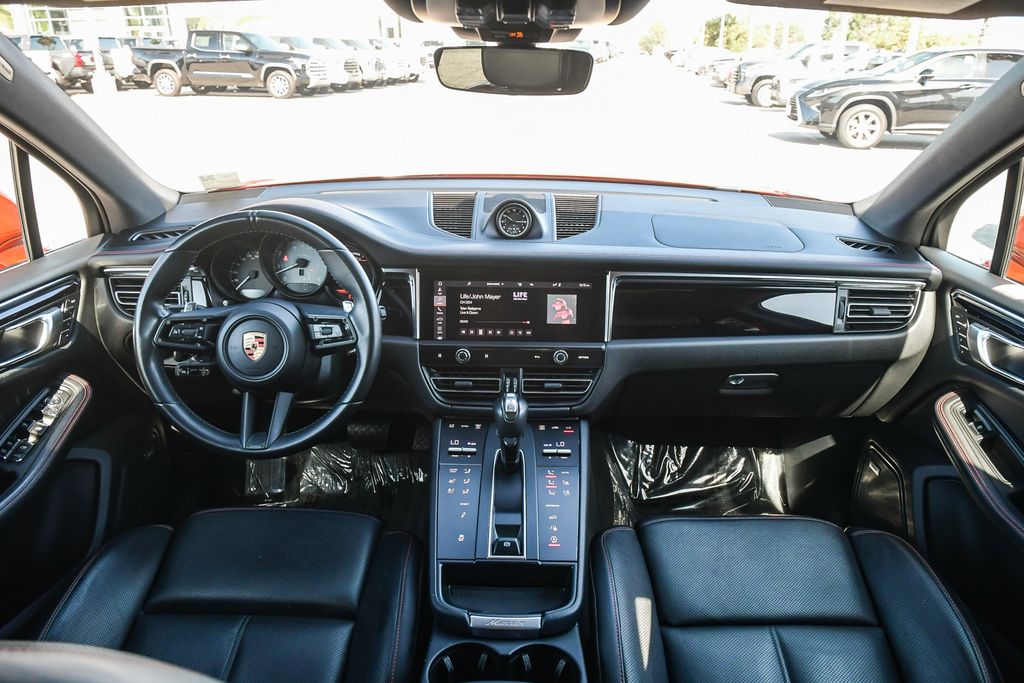 Thumbnail: 2024 Porsche Macan - 9