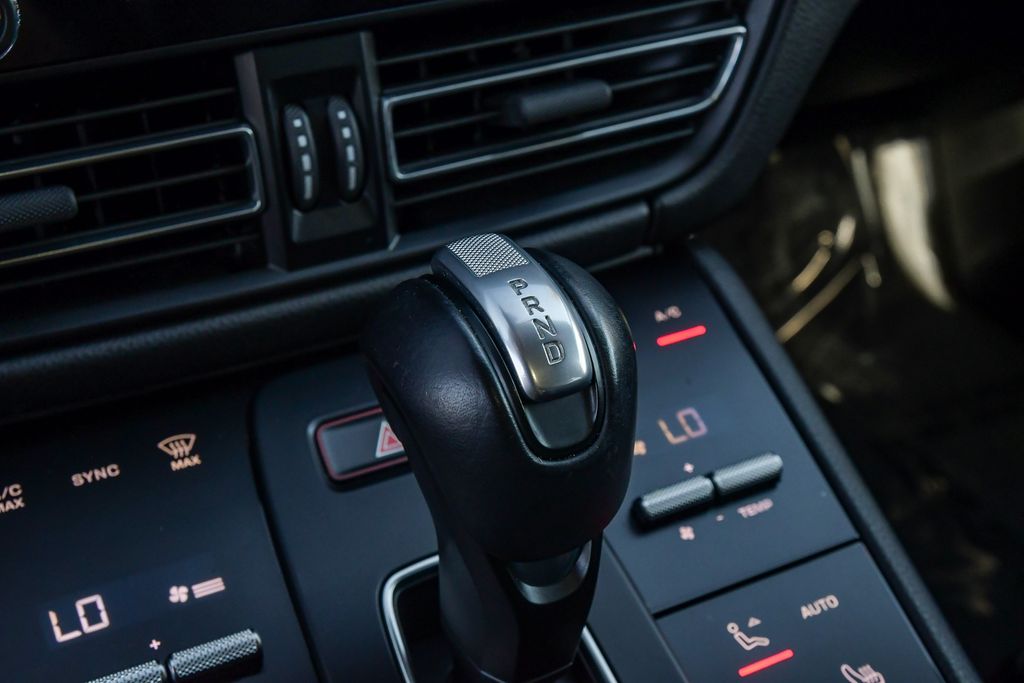 Thumbnail: 2024 Porsche Macan - 31