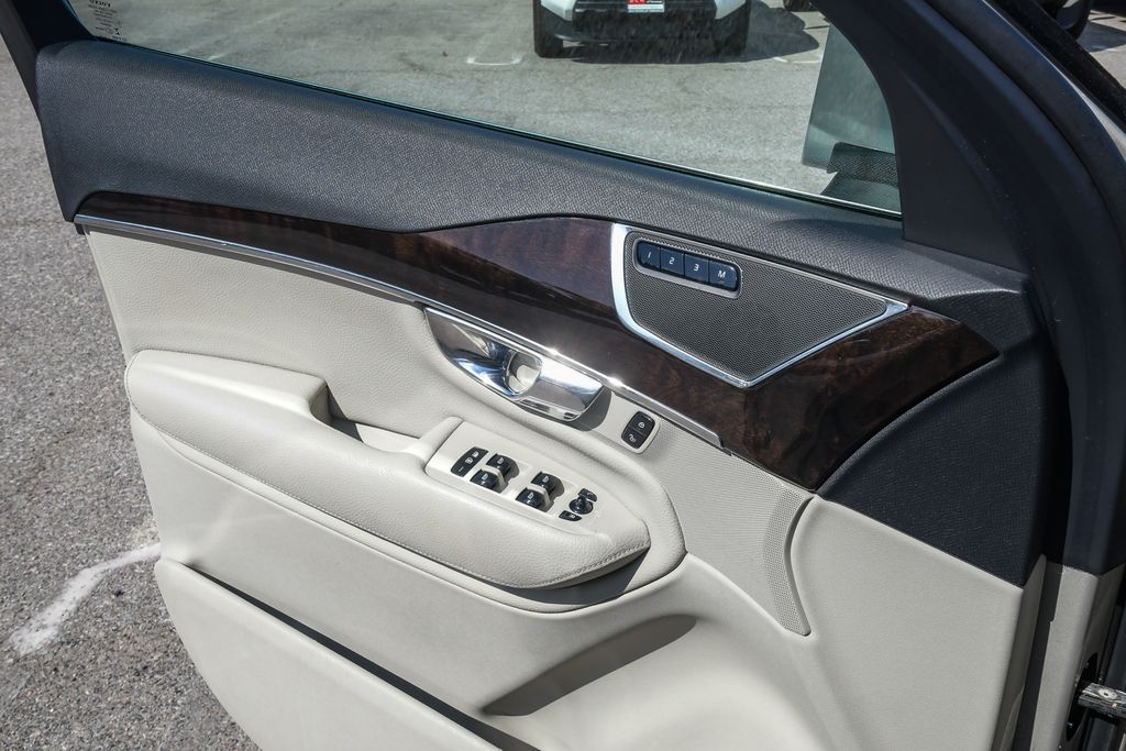 Thumbnail: 2016 Volvo XC90 - 25
