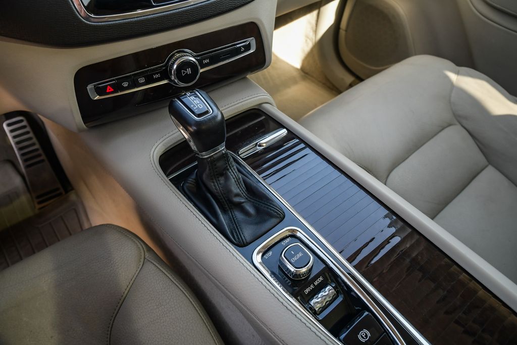 Thumbnail: 2016 Volvo XC90 - 14
