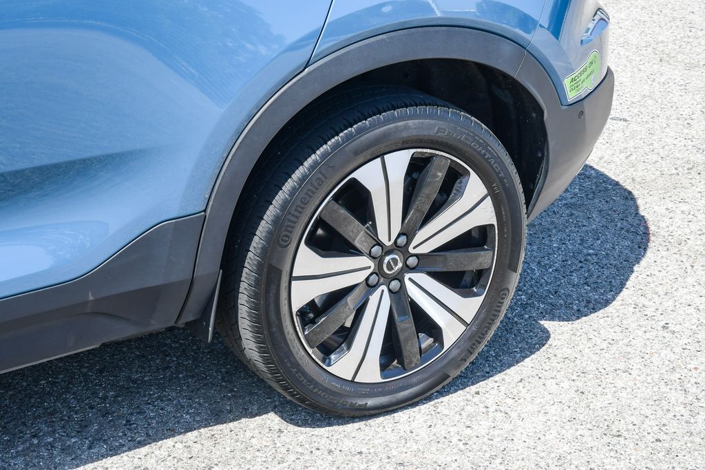 Thumbnail: 2023 Volvo C40 - 20