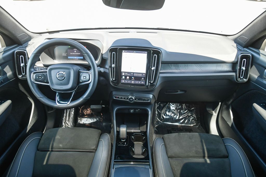 Thumbnail: 2023 Volvo C40 - 8