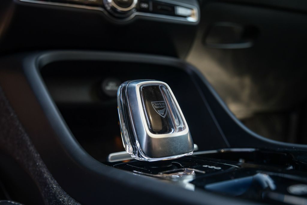 Thumbnail: 2023 Volvo XC40 - 22